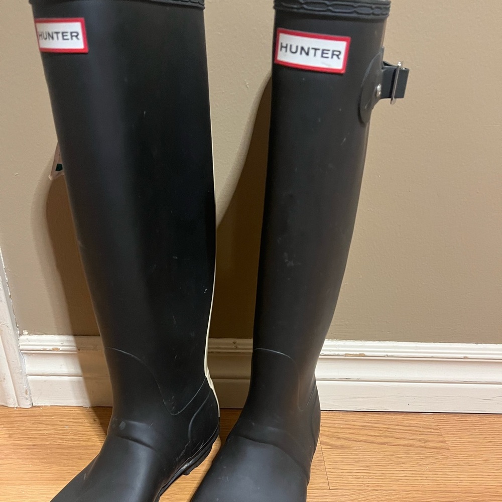 Excellent Condition Hunters Tall Matte